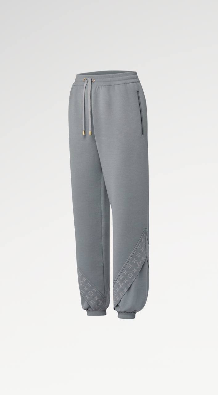 Джогеры с деталями Monogram