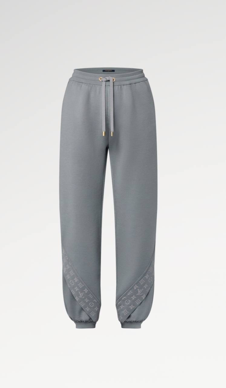 Джогеры с деталями Monogram