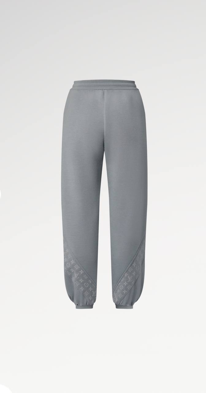 Джогеры с деталями Monogram